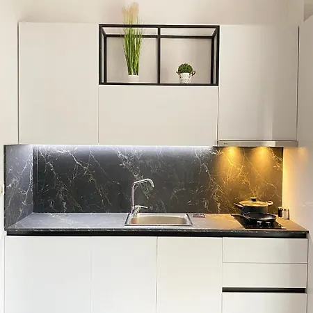 Newly Renovated One Bedroom In تيرانا