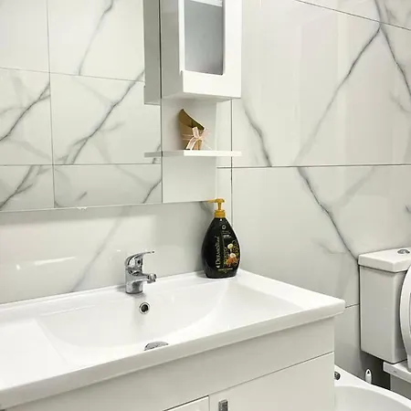 Newly Renovated One Bedroom In *