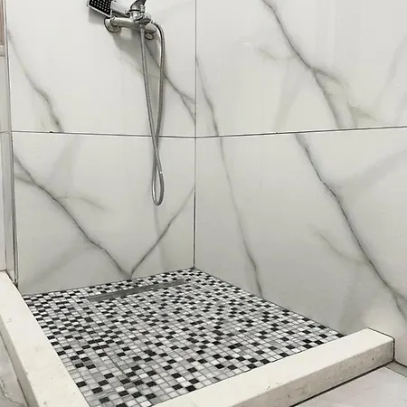 Newly Renovated One Bedroom In Apartament