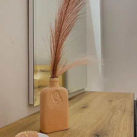 Newly Renovated One Bedroom In Apartment *
