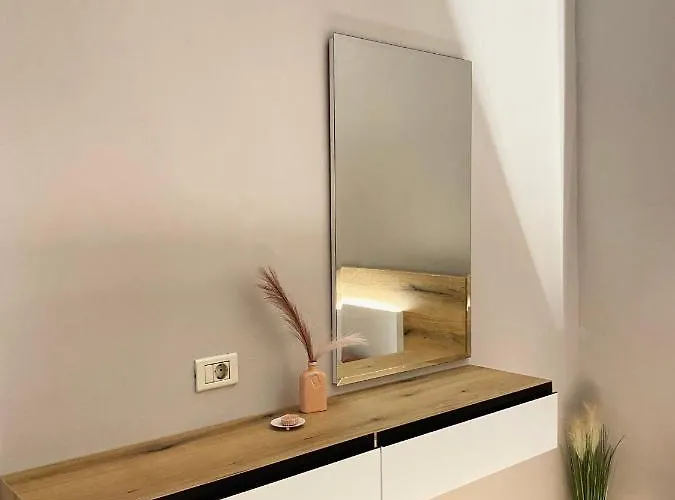 Newly Renovated One Bedroom In *